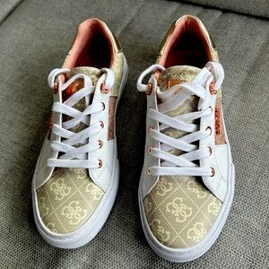 GUESS Womens Shoe Light Natural , GWLOVEN3 Size 8M